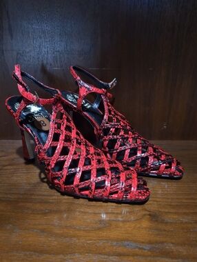 VINCE CAMUTO SCARLA FLAME RED WOVEN DRESS HEELS
